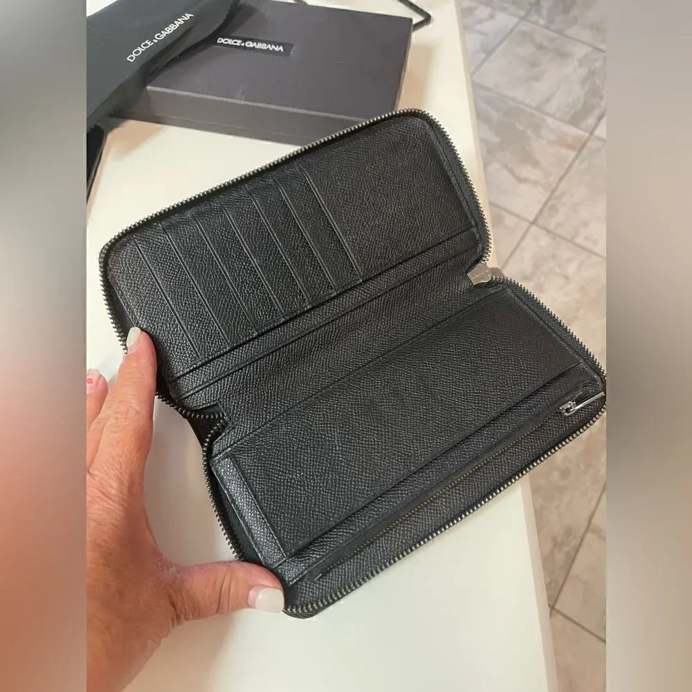 DOLCE & GABBANA Black Dauphine Zip Around Wallet. Calf Skin. Full inclusion.